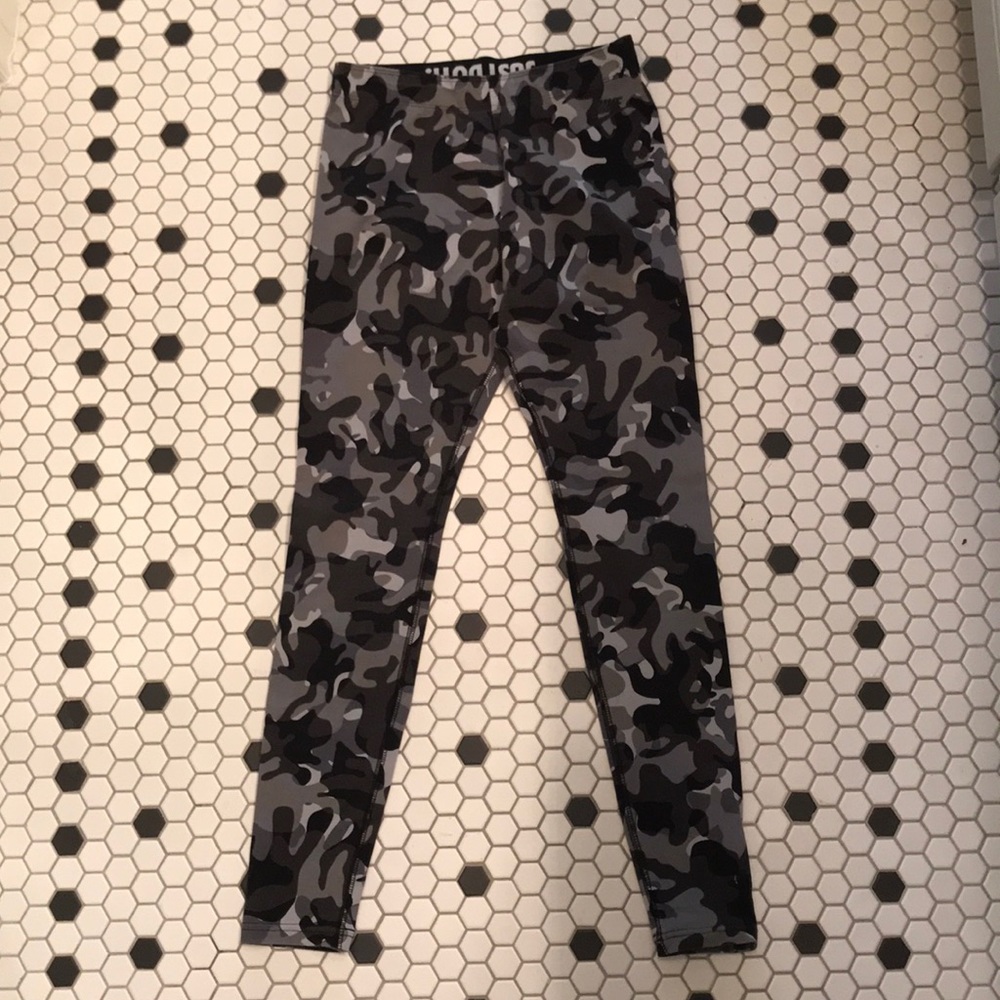 Ladies Nike camo leggings yoga pants Small